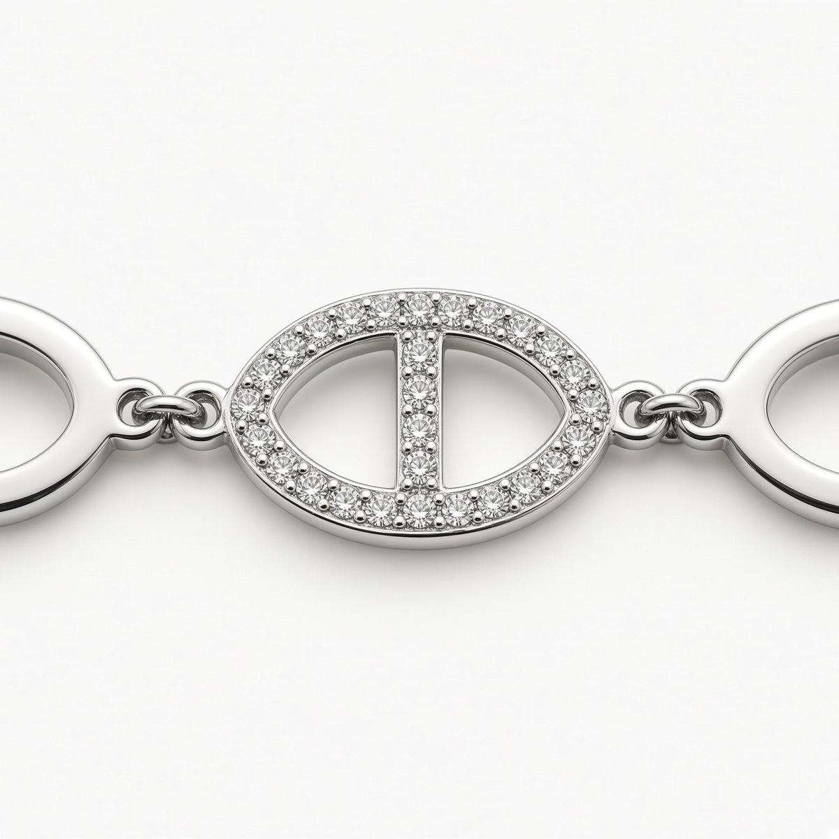 Bracelet Signature argenté en acier inoxydable avec strass, vue zoom