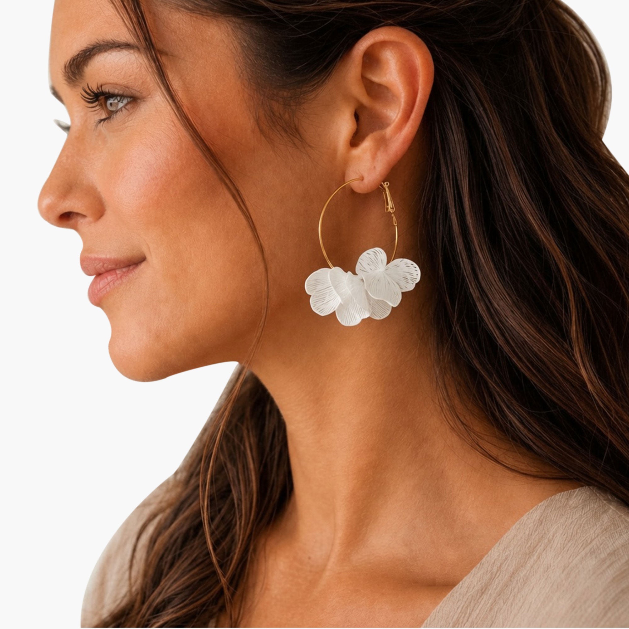 Boucles d'oreilles Flora créoles blanc
